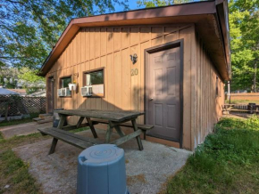 Tiny Wood Cottage 20